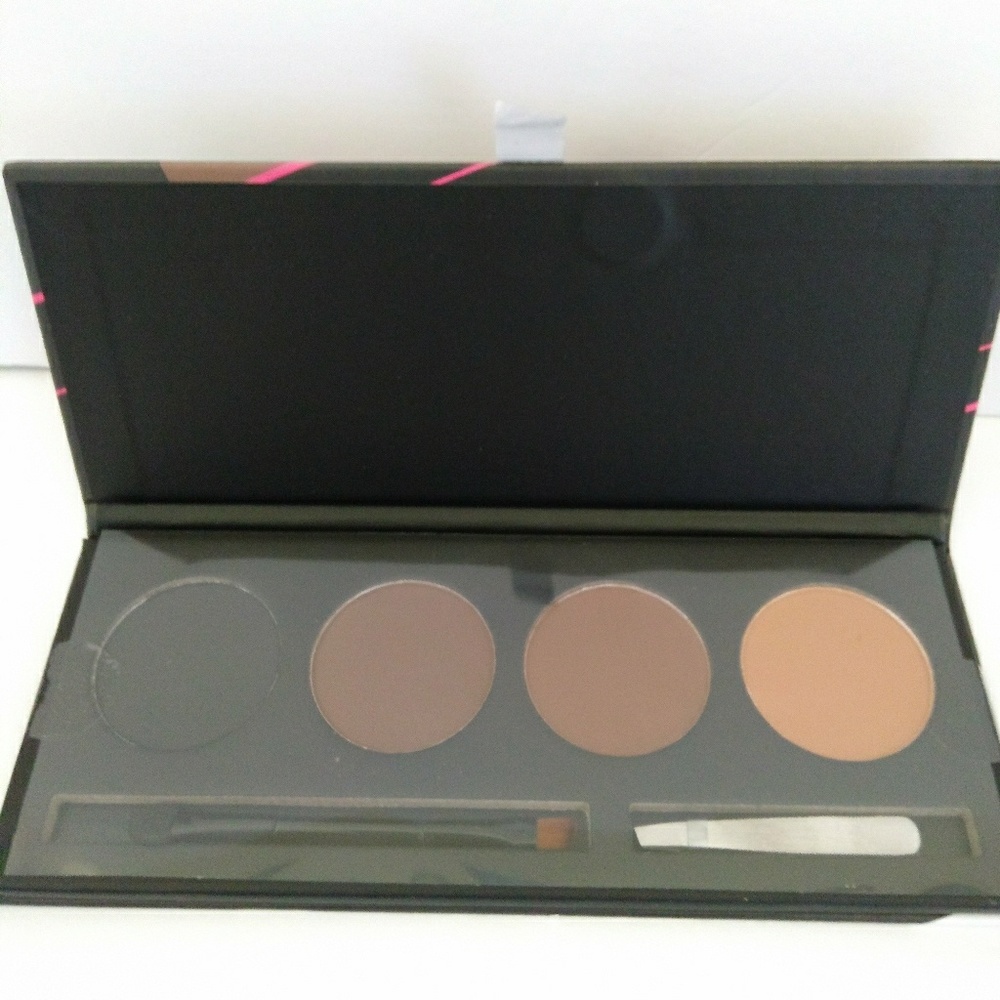 Nabi eyebrow kit waterproof.